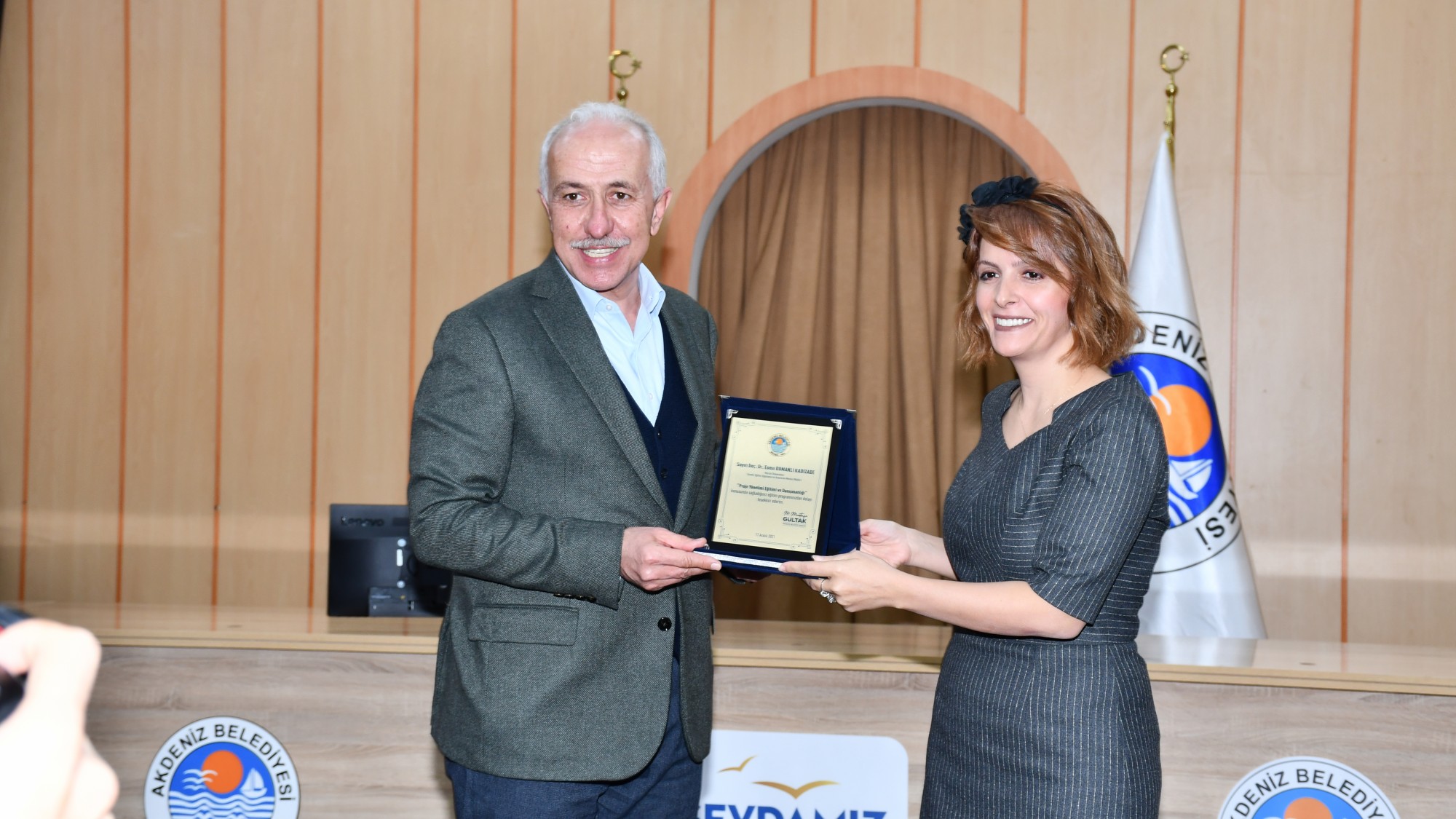 Üniversitemiz Sürekli Eğitim Uygulama ve Araştırma Merkezi Tarafından Akdeniz Belediyesi Personeline Verilen Eğitim Programı Tamamlandı