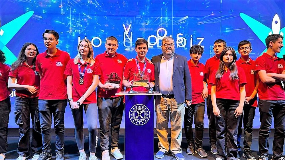 Merkez Müdürümüz İstanbul Teknofest’de ödül alan Mersinli gençlerle