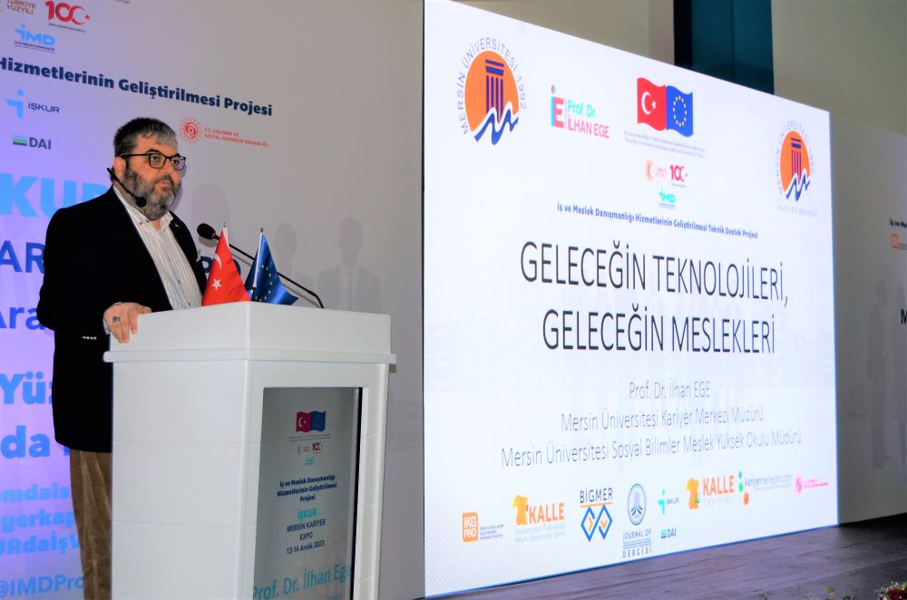 Merkez Müdürümüz Prof. Dr. İlhan Ege, Kariyer ve İstihdam Fuarında “Geleceğin Teknolojileri, Geleceğin Meslekleri” başlıklı konferansı verdi.